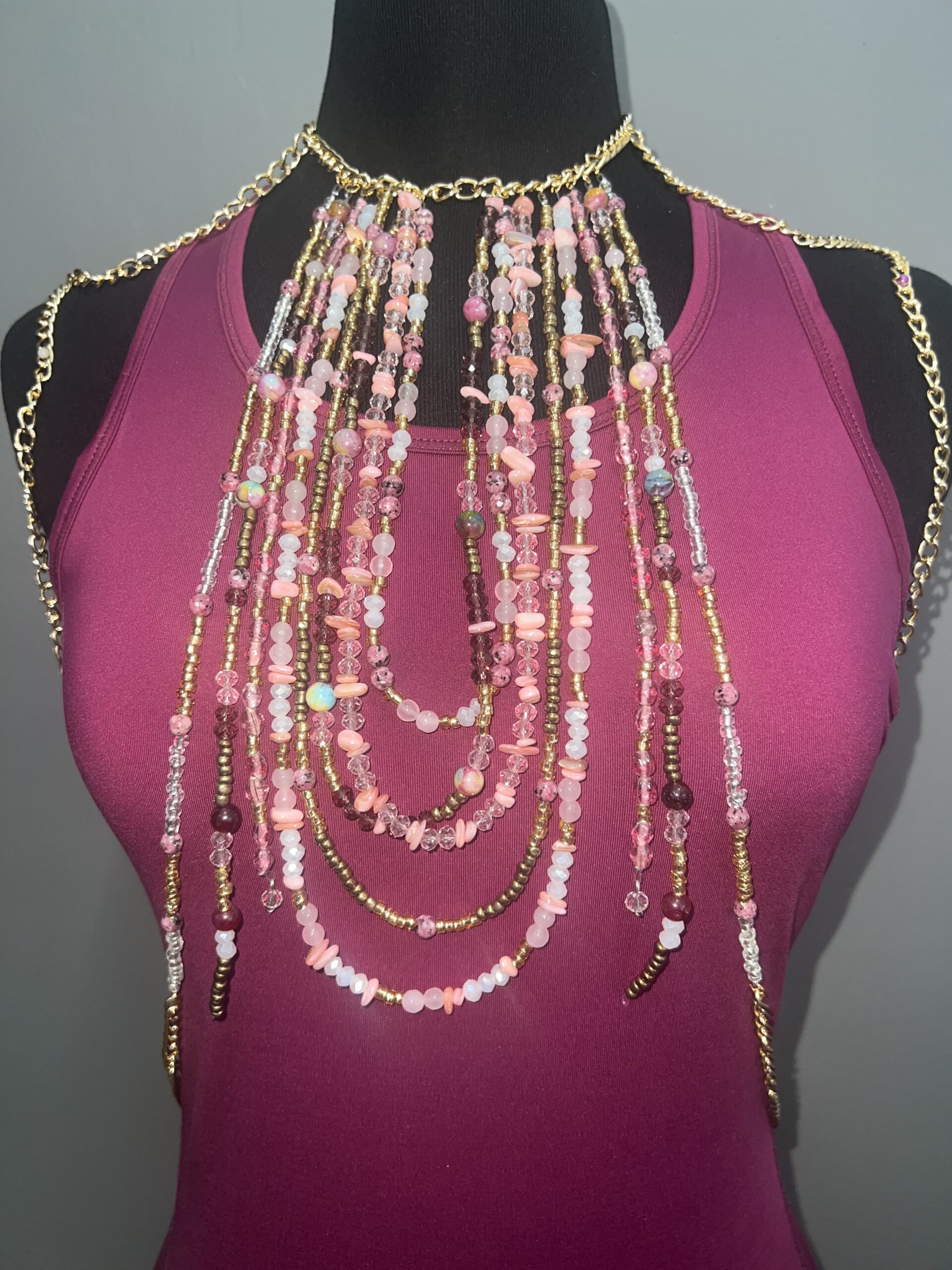 Bralette ornée d’agates et perles, création artisanale